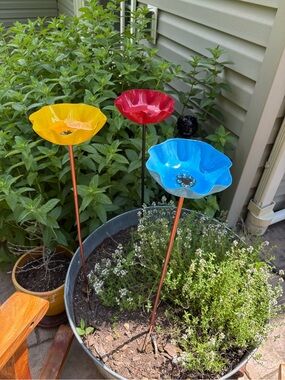 Colorful Metal Poppy Bird Bath Garden Stakes - Yellow, Red, Blue